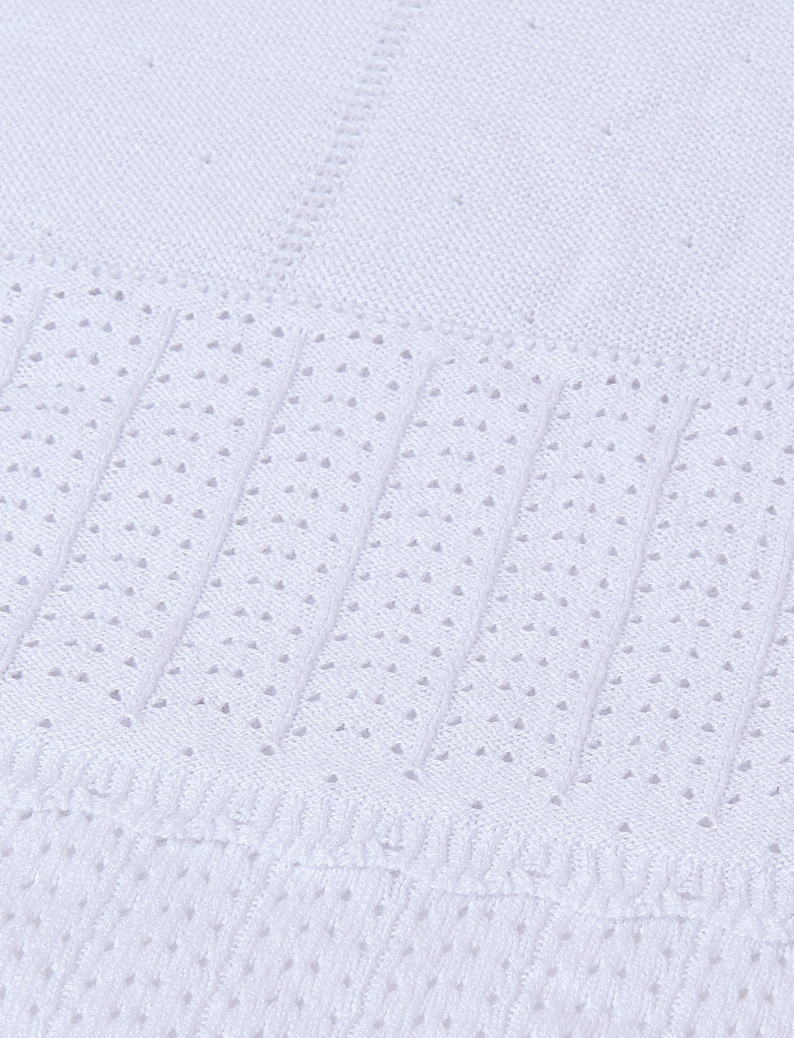 White Mayoral baby blanket made of 53% cotton, 40% viscose, and 7% polyamide, featuring detailed texture, displayed folded on a neutral background.