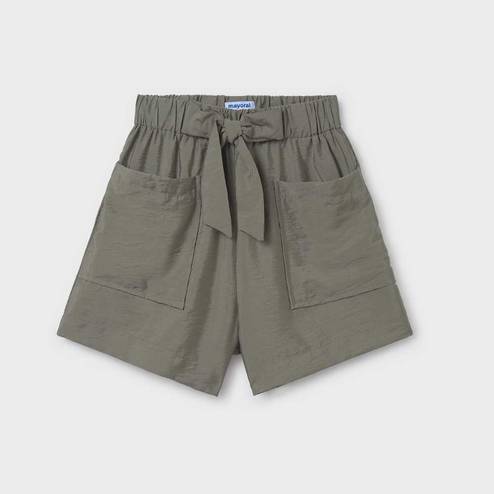Mayoral Tween olive green shorts for girls with decorative bow tie at the waist and front pockets, made from lightweight viscose-blend fabric.