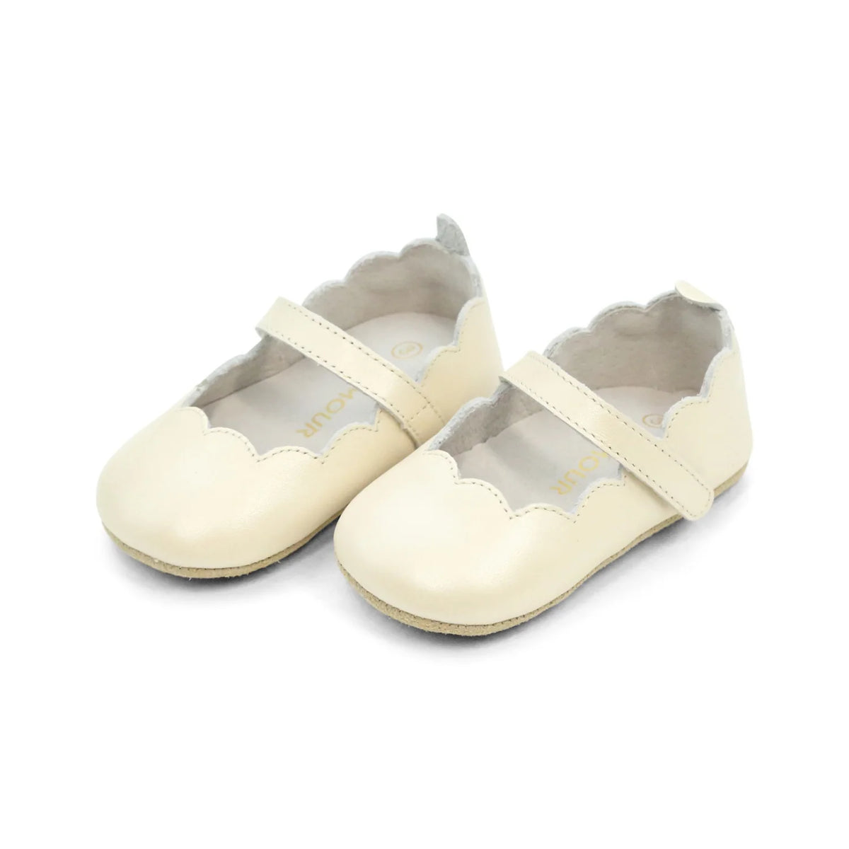 L'Amour Mimi Oyster Scalloped Crib Shoe