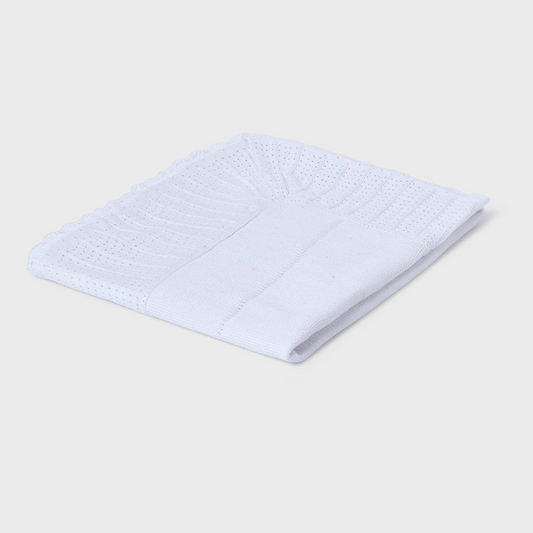 White Mayoral baby blanket made of 53% cotton, 40% viscose, and 7% polyamide, featuring detailed texture, displayed folded on a neutral background.