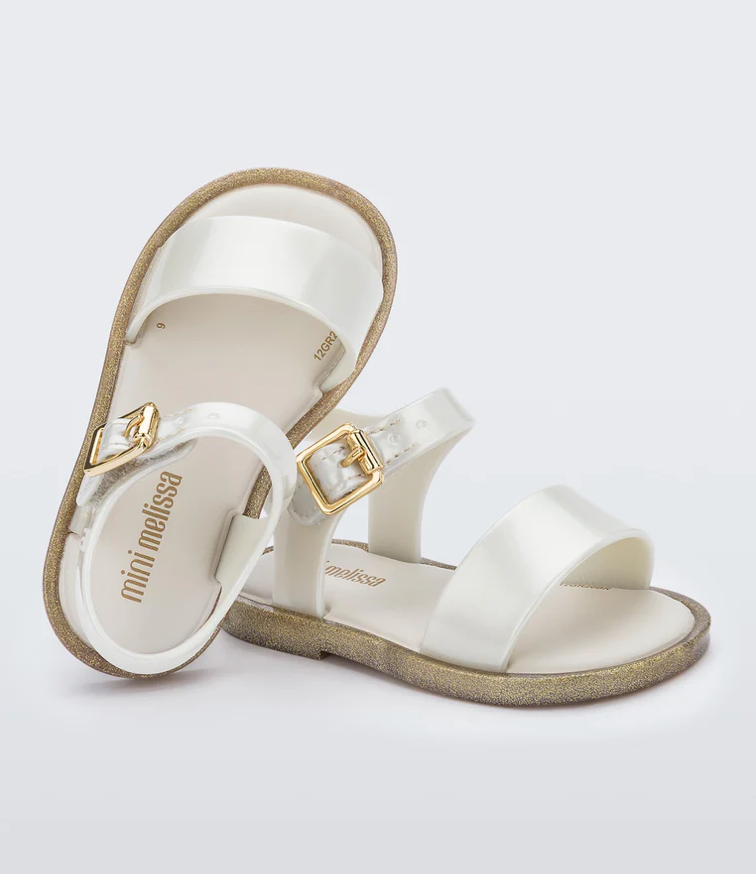 Toddler wearing Mini Melissa Mar Sandal in classic design, durable and comfortable footwear for active kids.