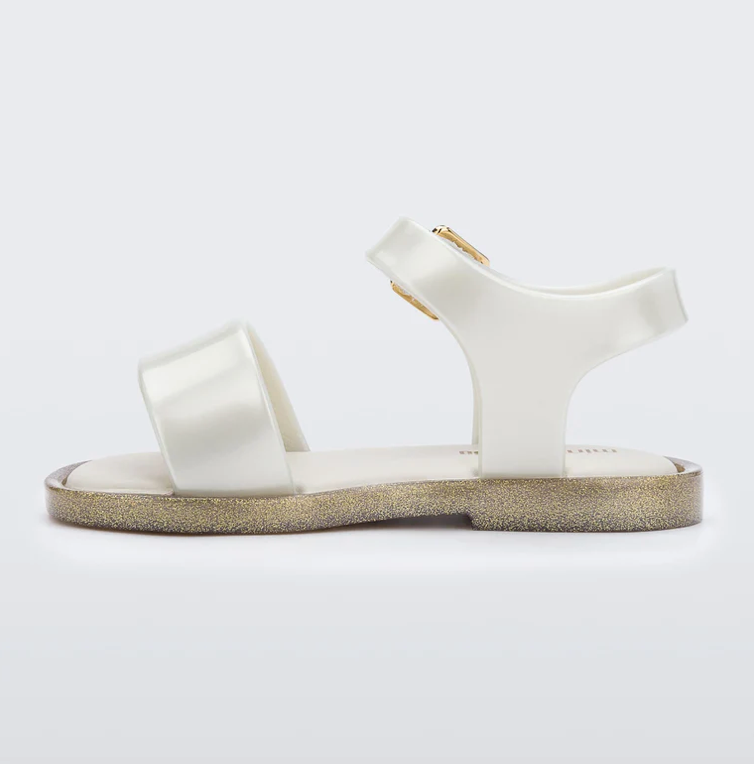 Toddler wearing Mini Melissa Mar Sandal in classic design, durable and comfortable footwear for active kids.